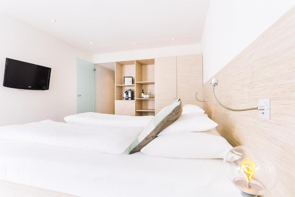 Deluxe Suite,1404782678:JPEG